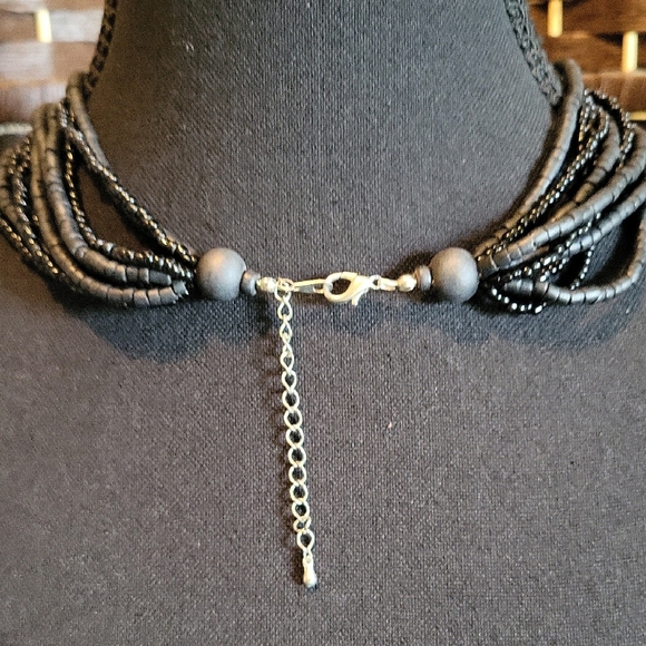 Elegant Black and Gold Beaded Necklace - Picture 4 of 4